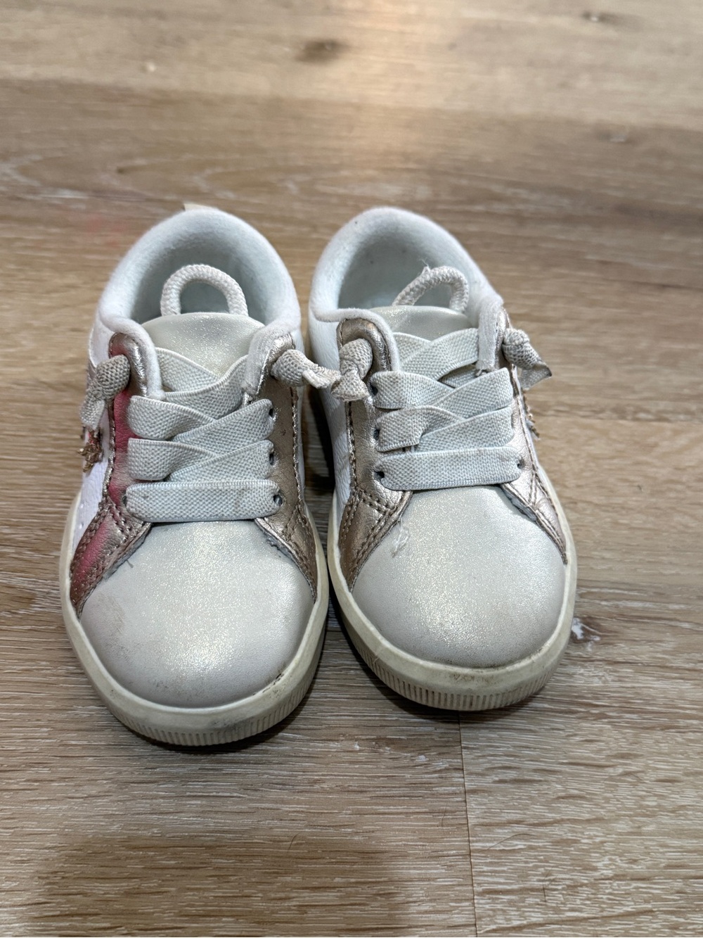 Toddler Osh Kosh Metallic Star Sneakers Size 5 Slip On